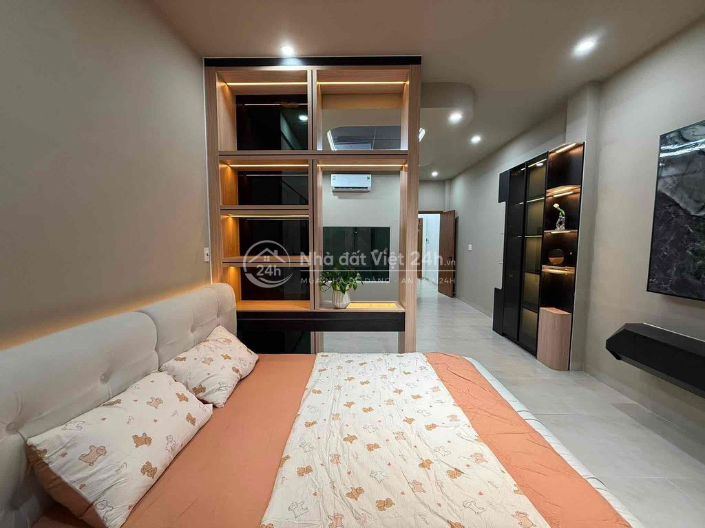 NHÀ Phố 3 Lầu - Full Nội Thất - Giá 4,6 tỷ 4 PN 4 WC Tại Bình Dương