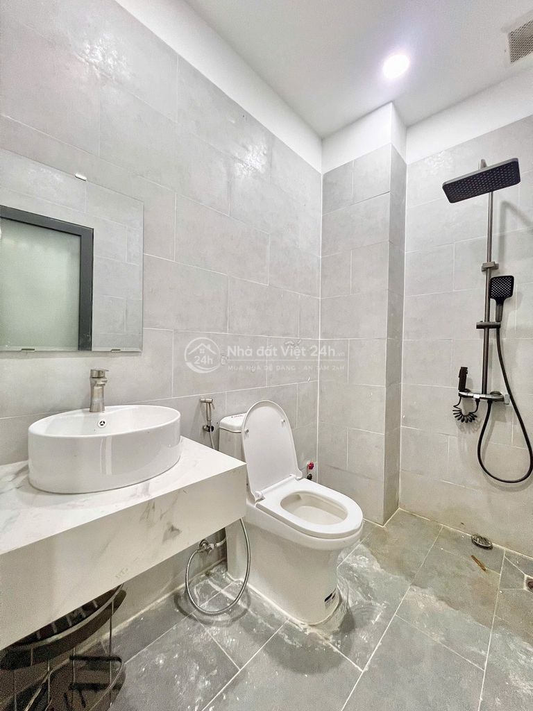CHDV PN TÁCH BẾP NỘI THẤT ĐẦY ĐỦ XÂY MỚI BAN CÔNG LẤY ÁNH SÁNG TRỜI