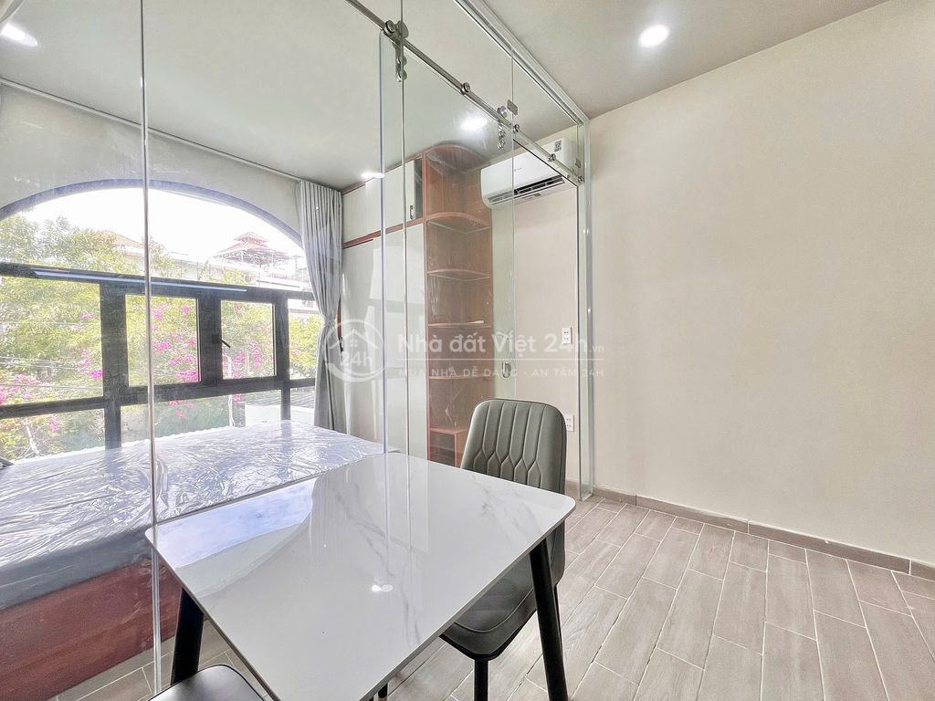 CHDV PN TÁCH BẾP NỘI THẤT ĐẦY ĐỦ XÂY MỚI BAN CÔNG LẤY ÁNH SÁNG TRỜI