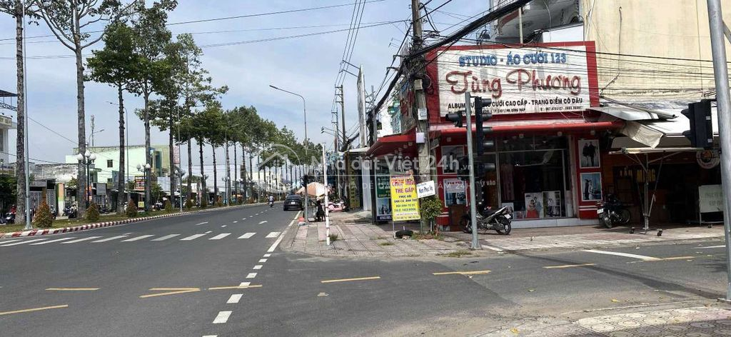Nhà Góc ngã 4 Phạm Hữu Lầu