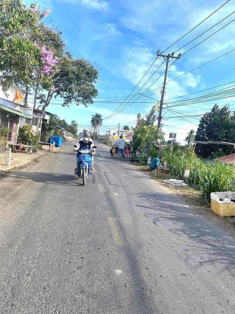 cần bán 2 miếng đất thổ 1 phần giữa