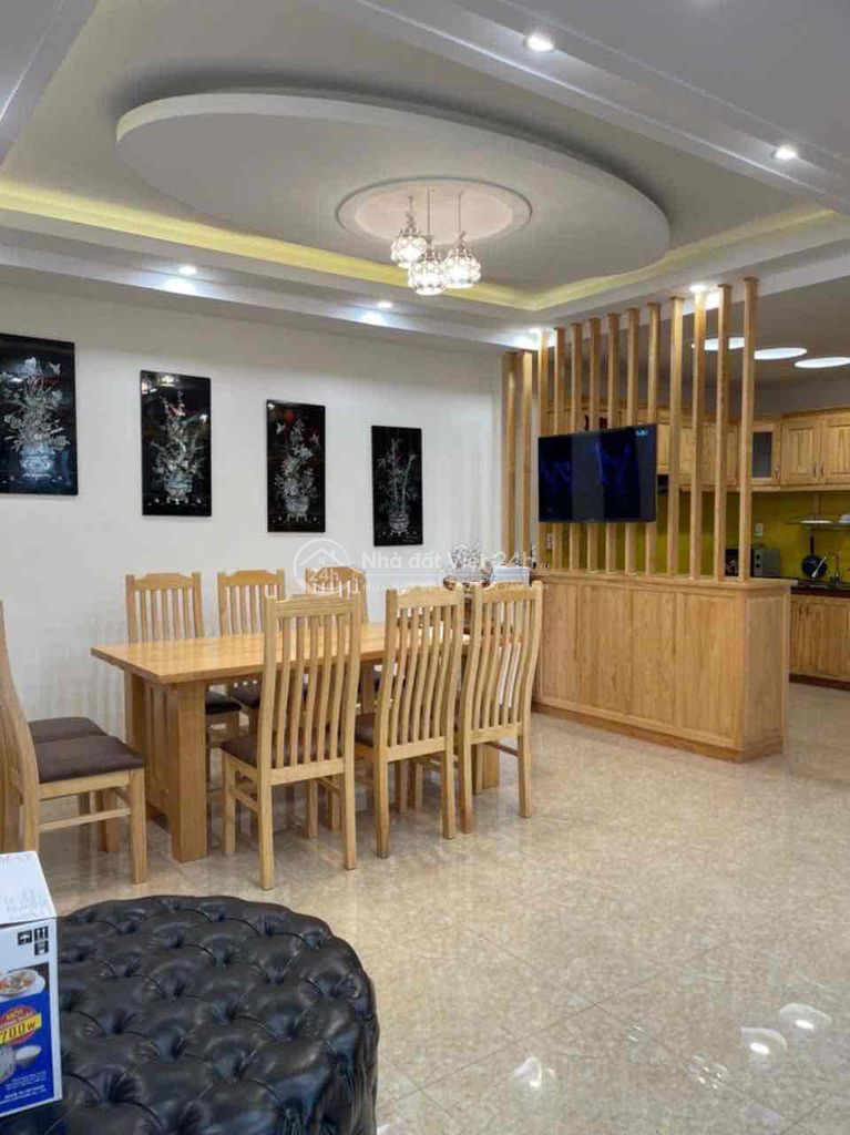 Căn hộ 100m2, các phòng riêng biệt có sân đậu ô tô