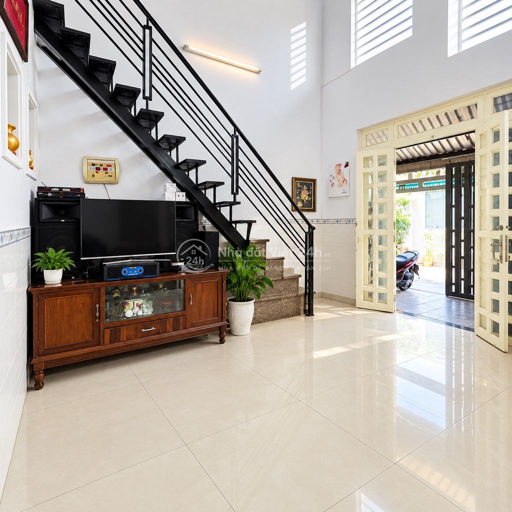 Bán nhà 2 tầng khu ven sông Hiệp Bình Chánh, DT 60m² , giá 5.99 tỷ.