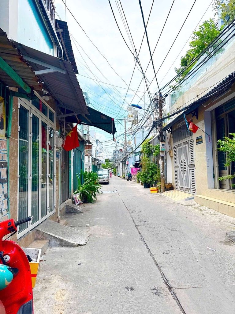 NGAY NGÃ TƯ BỐN XÃ- SÁT BÊN TÂN PHÚ- NHÀ MỚI ĐẸP-  NHỈNH 4tỷ 

