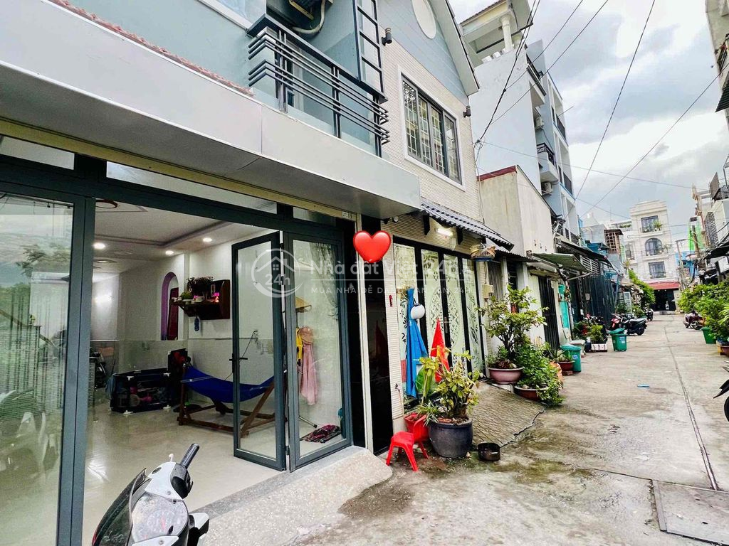 Nhà Siêu Siêu ngon 3 mặt tiền, hẻm xe hơi, ko có căn thứ 2 để so sánh