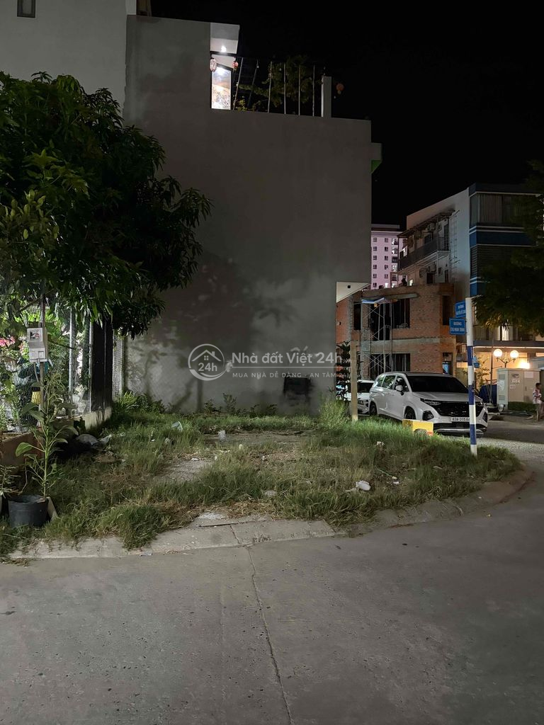 Cho thuê đất khu K1, 2 mặt tiền, phía trước là công viên