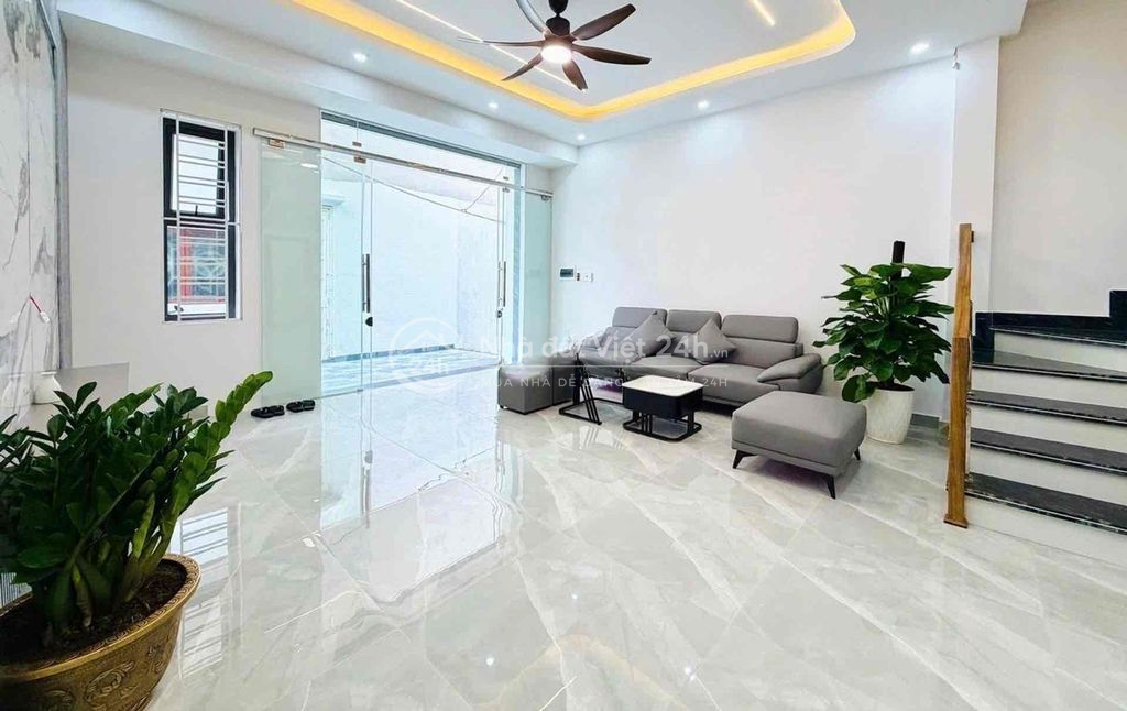Bán Nhà Xây Mới 4 Tầng 50m2 tại Thiên Lôi - Aeon Mall - Sân Cổng Rộng