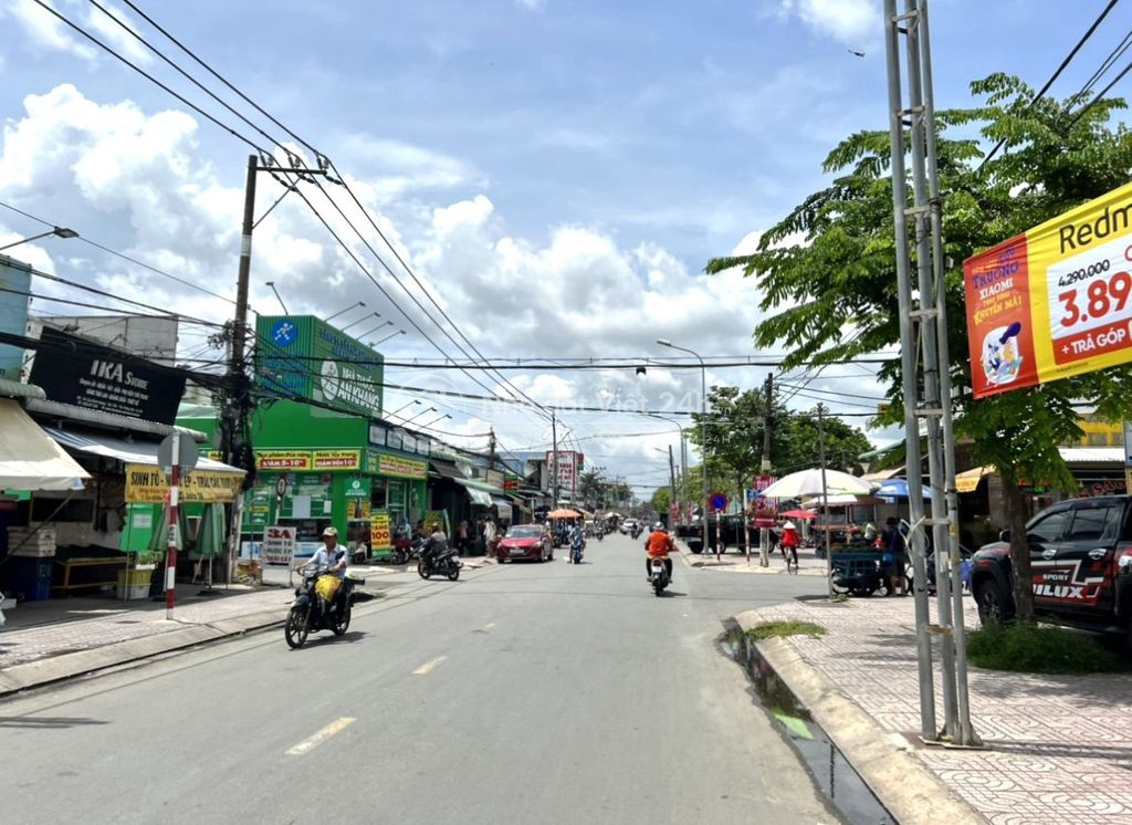 KẸT TIỀN BÁN GẤP LÔ GÓC 341M2 NGAY TTHCN CHƠN THÀNH, KCN BECAMEX 880TR