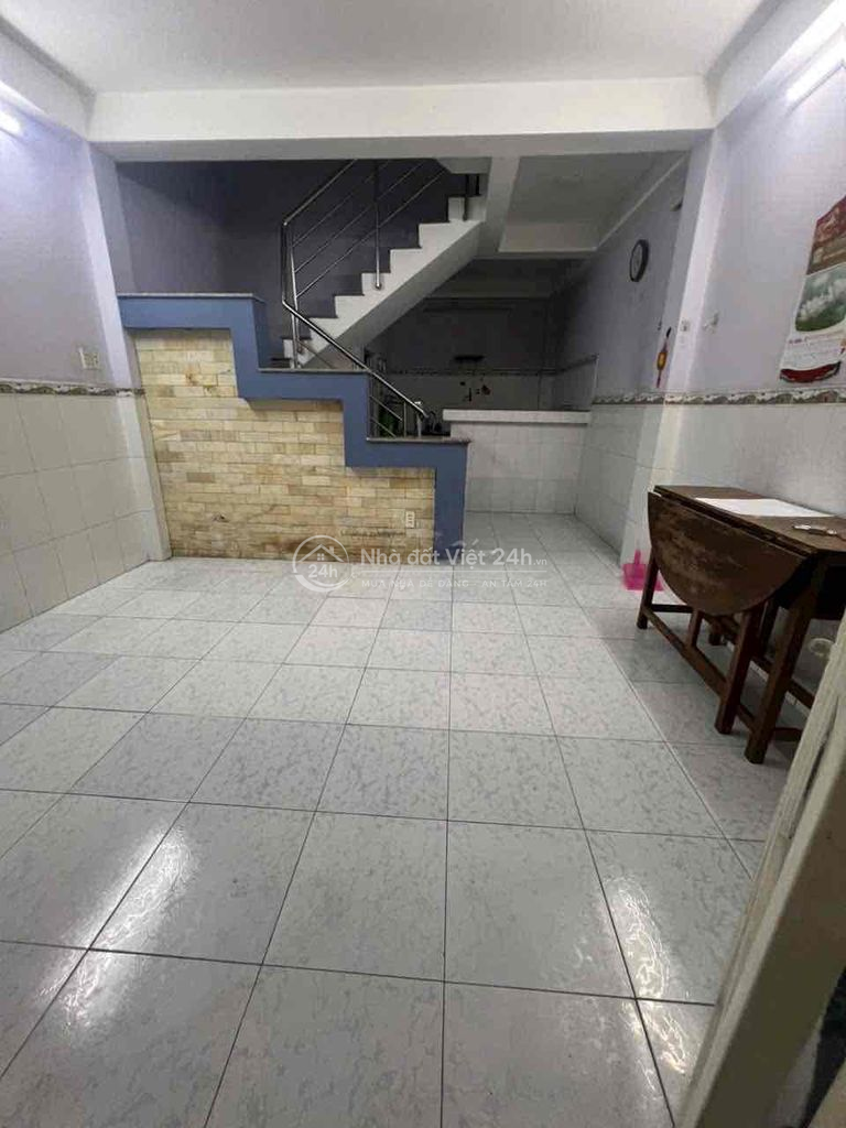 nguyên căn hẻm CMT8 (4x9m 3 lầu 3pn 4ưc)