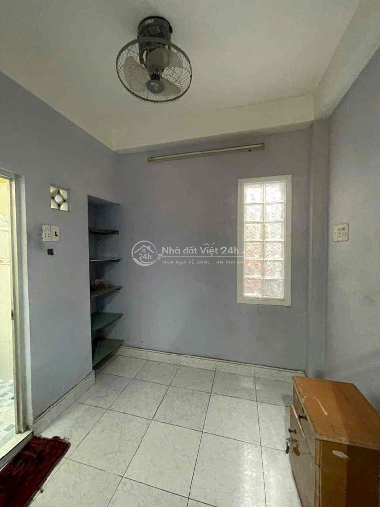 nguyên căn hẻm CMT8 (4x9m 3 lầu 3pn 4ưc)