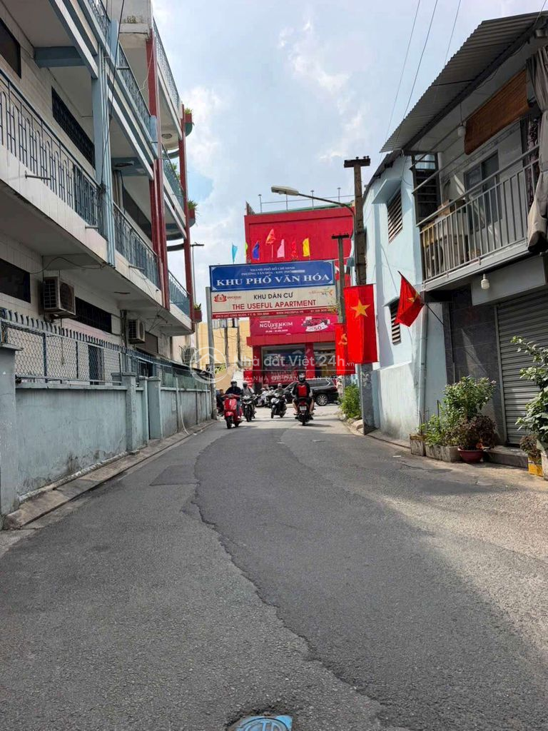 Nhà mới 3 lầu ngay ngã tư Âu Cơ-Lạc Long Quân, gần Chợ Tân Bình.