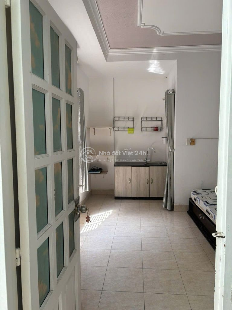 CHO THUÊ PHÒNG ĐẦY ĐỦ NỘI THẤT CÓ CỬA SỔ BAN CÔNG GẦN SÂN BAY