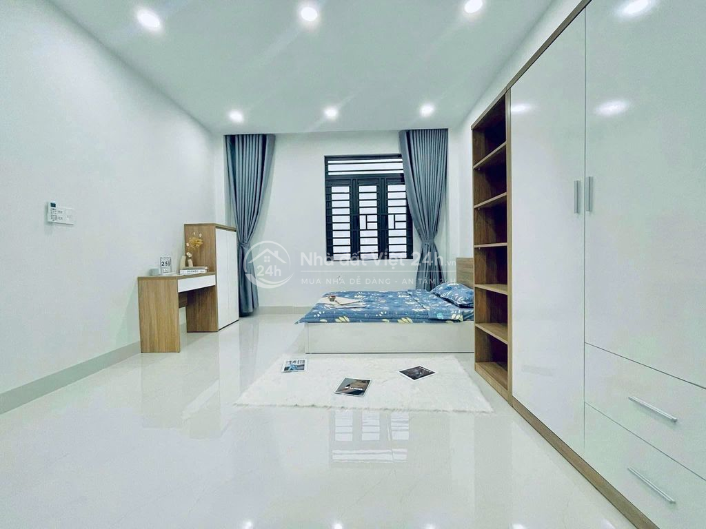 PHÒNG SIÊU THOÁNG 30M2 NGAY HOÀNG HOA THÁM