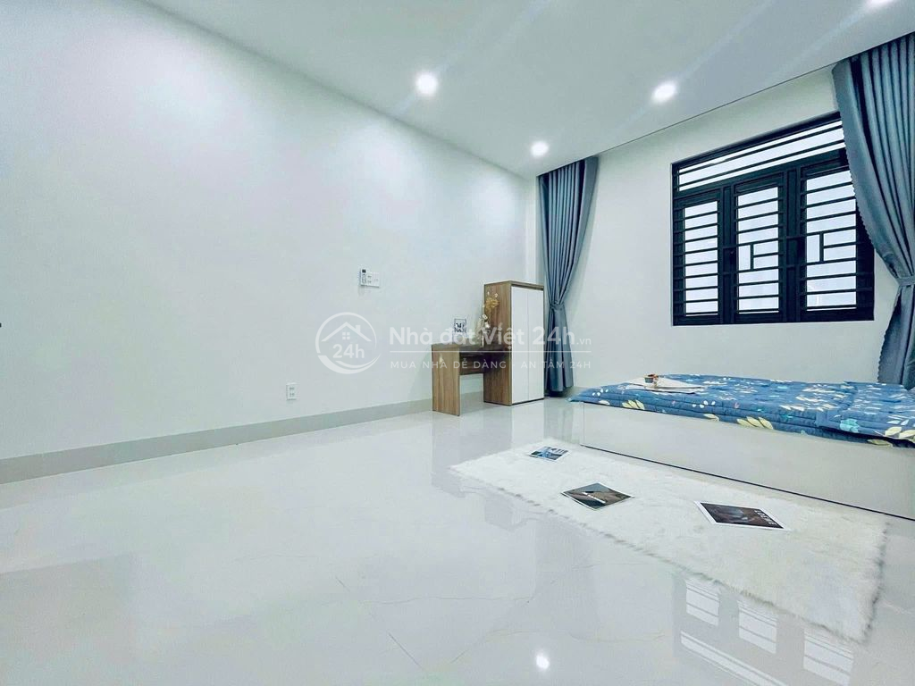 PHÒNG SIÊU THOÁNG 30M2 NGAY HOÀNG HOA THÁM