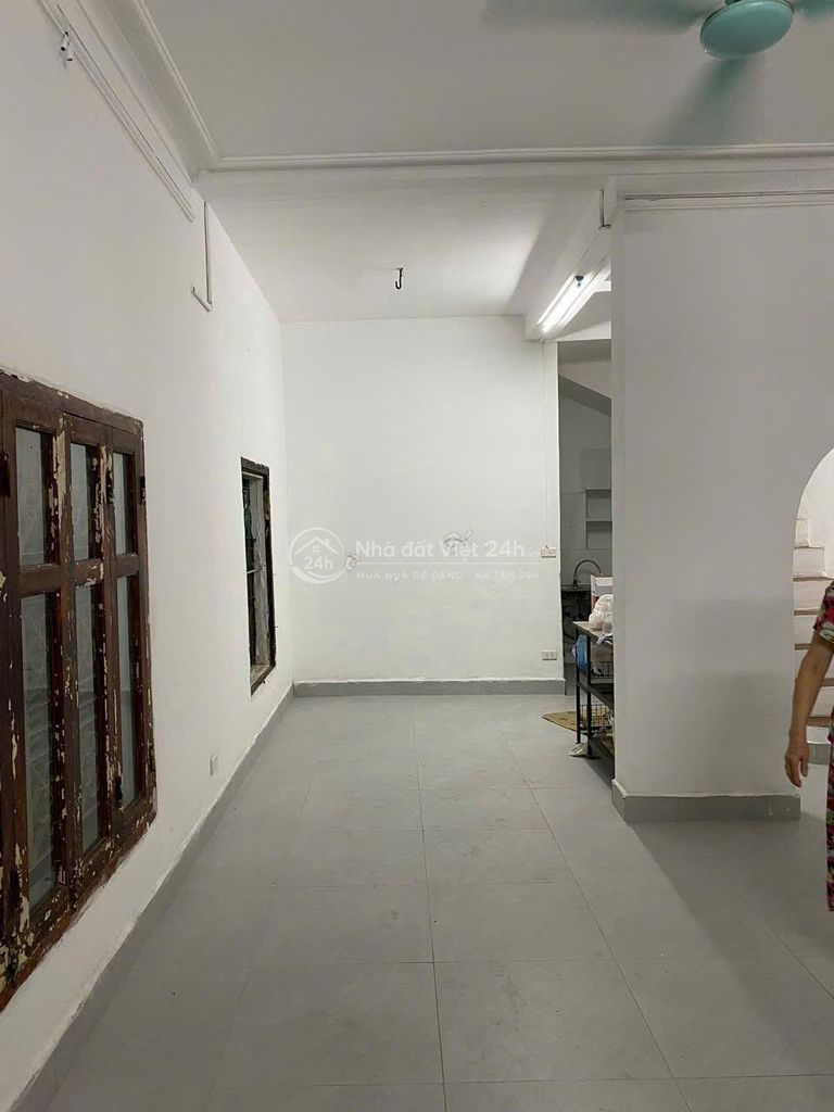 Cho thuê nhà ngõ Đội Cấn 55m² x 3 tầng, ô tô, cách phố 40m, 14 triệu