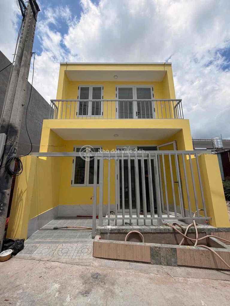 Nhà sổ hồng hoàn công