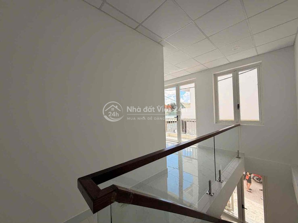 Nhà sổ hồng hoàn công