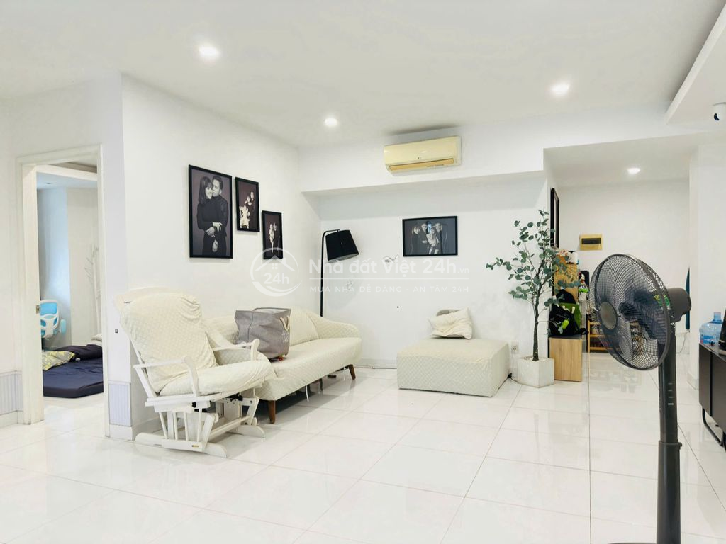 Screc Tower, Q3, 110m2, 3PN, 3WC, view Đông Nam sổ hồng