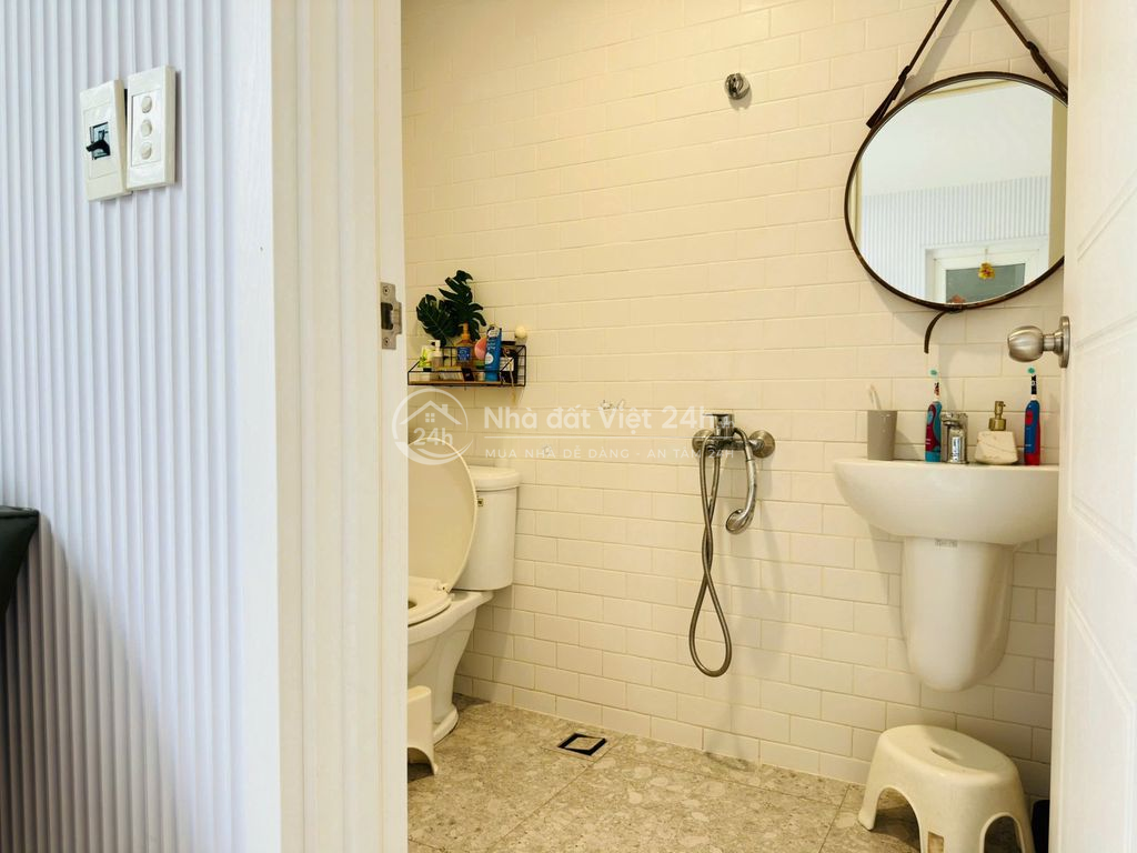 Screc Tower, Q3, 110m2, 3PN, 3WC, view Đông Nam sổ hồng
