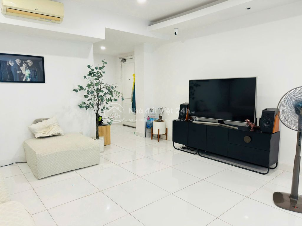 Screc Tower, Q3, 110m2, 3PN, 3WC, view Đông Nam sổ hồng