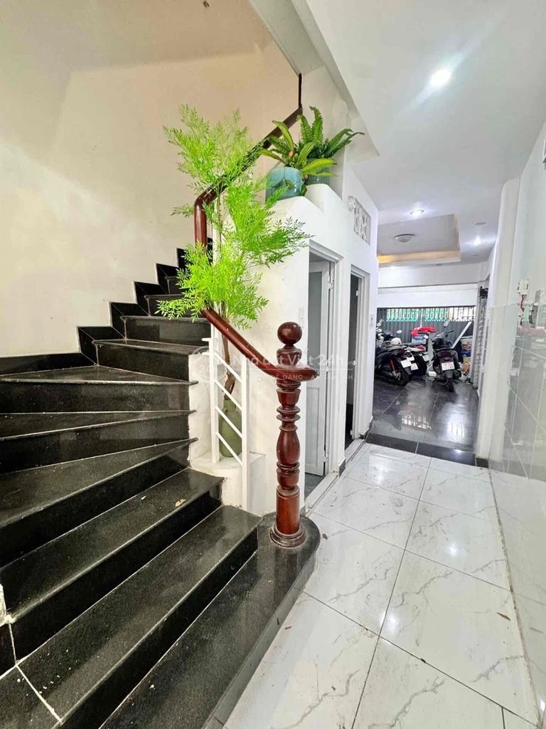 NHÀ 6 TẦNG, TRẦN QUANG KHẢI, ĐANG CHO THUÊ 35TR/THÁNG.