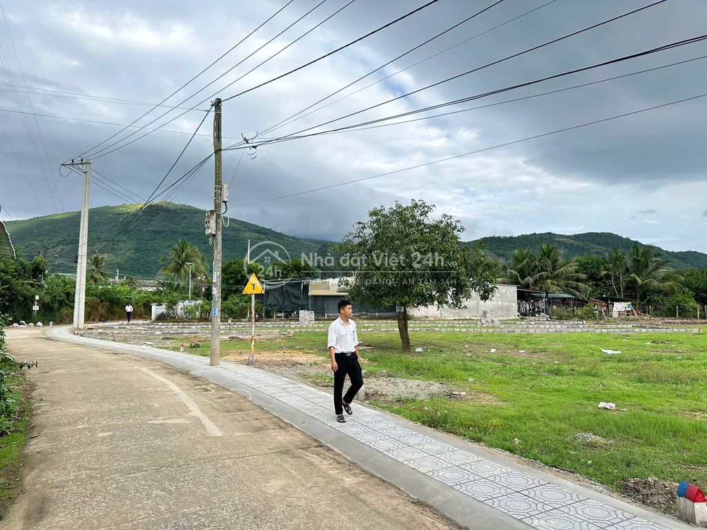 BÁN ĐẤT SUỐI TÂN–CAM LÂM ĐẤT FULL THỔ CƯ–Ô TÔ TỚI ĐẤT–ĐÓN SÓNG HẠ TẦNG