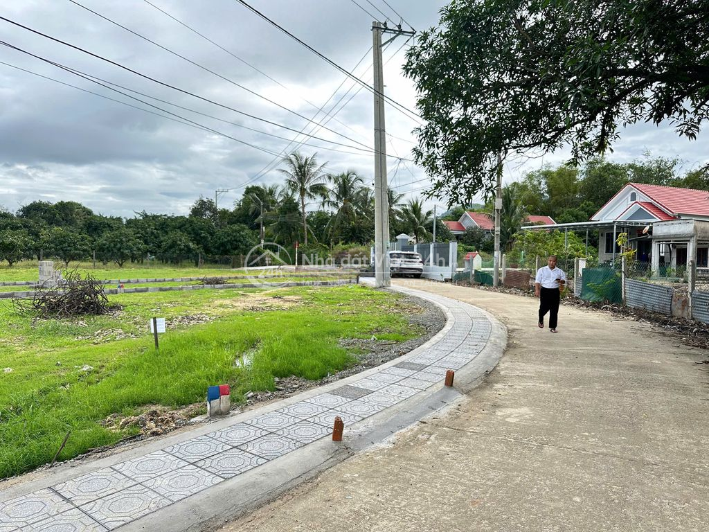 BÁN ĐẤT SUỐI TÂN–CAM LÂM ĐẤT FULL THỔ CƯ–Ô TÔ TỚI ĐẤT–ĐÓN SÓNG HẠ TẦNG