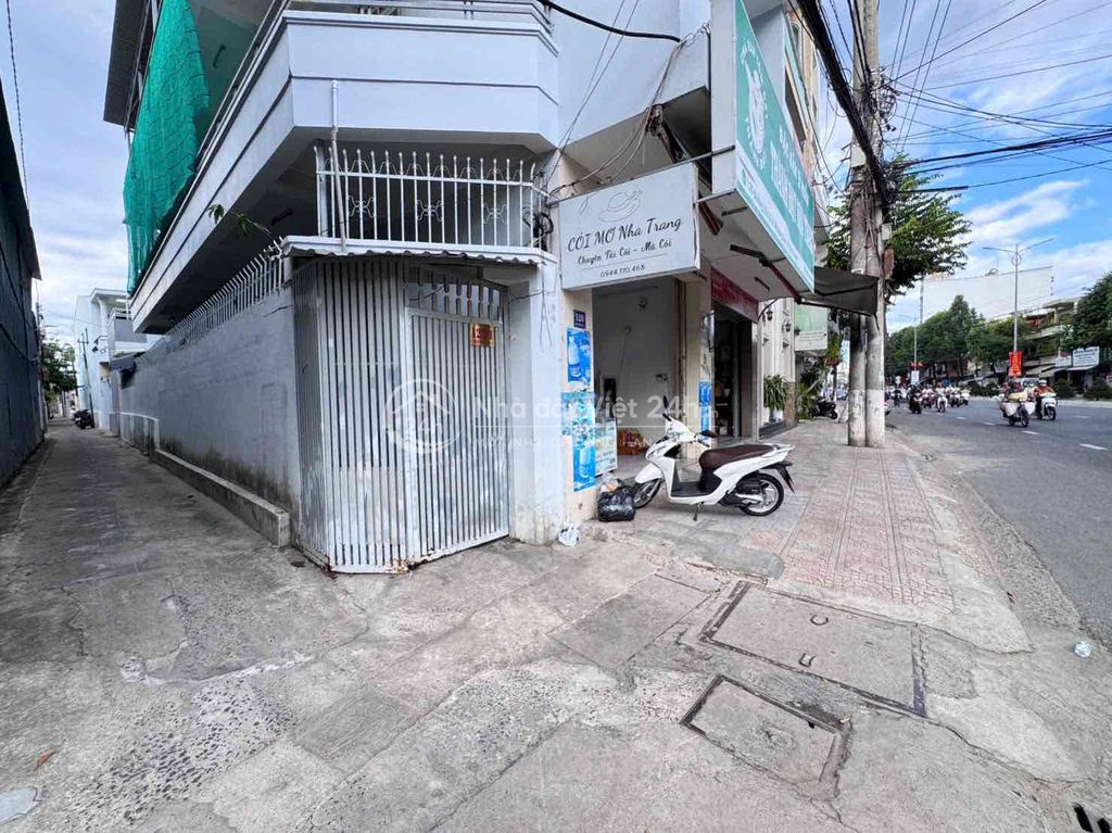 Chủ Giảm Mạnh Căn Nhà 2 Tầng Trung Tâm Nha Trang, Kề bên St. Lotte.