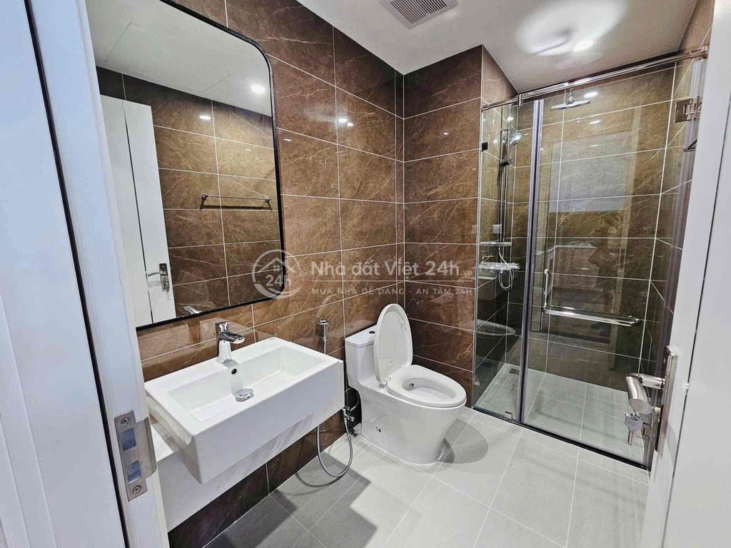 bán gấp căn hộ I1 , 2 ngủ 55m tầng trung chỉ 3.7TỶ Vinhomes Smary city