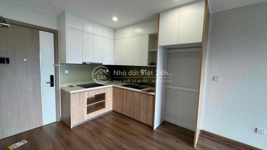 bán gấp căn hộ I1 , 2 ngủ 55m tầng trung chỉ 3.7TỶ Vinhomes Smary city