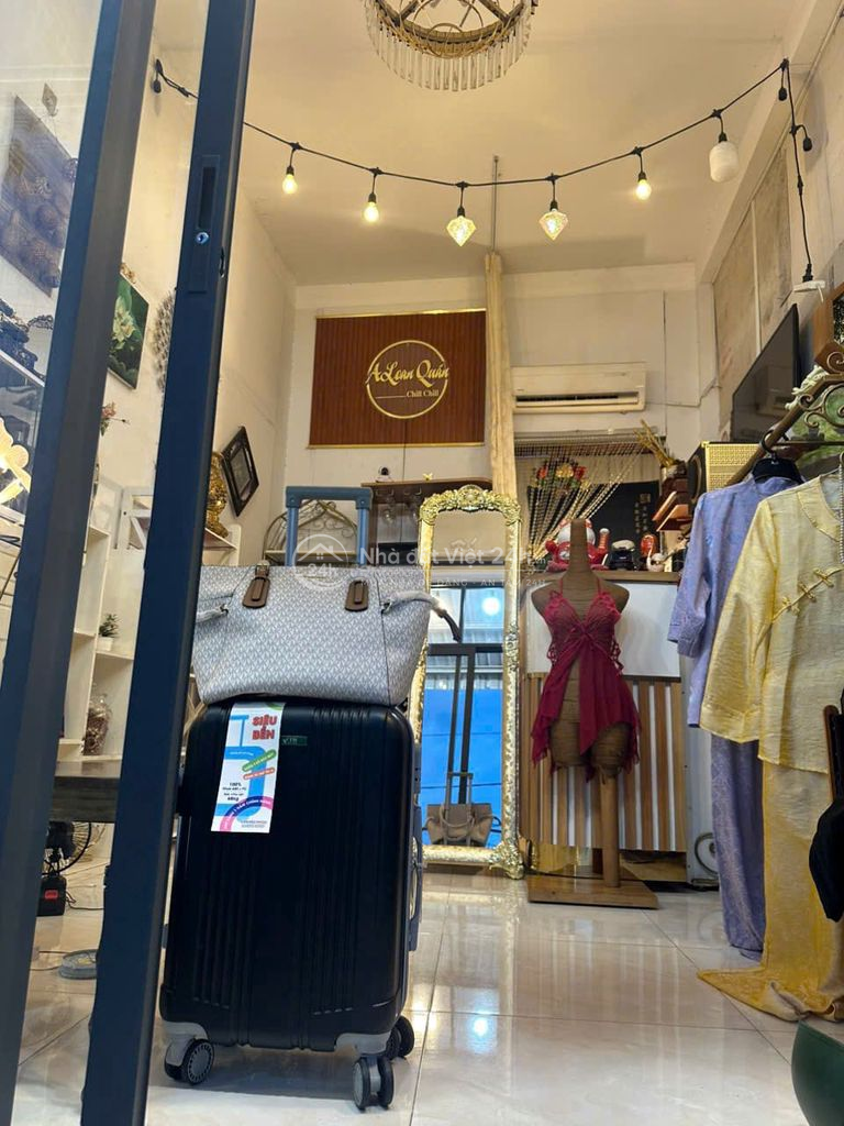 Cần sang shop quần áo