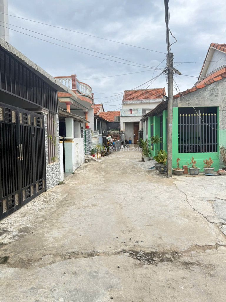 Bán nhanh Lô đất 100m2 Phú Đông