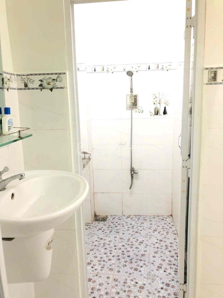 Bán nhà chợ Vòng Nhỏ, mặt tiền chợ 4x12.2m - giá tốt