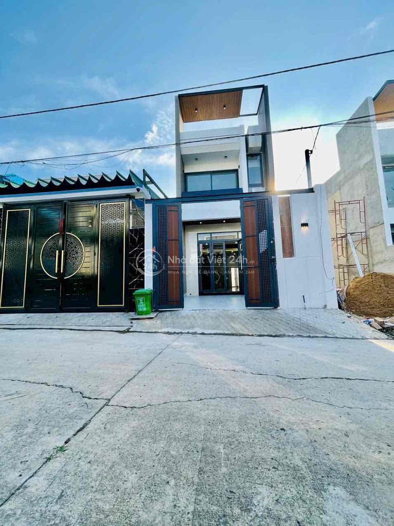 Nhà lầu p Trảng Dài full thổ cư