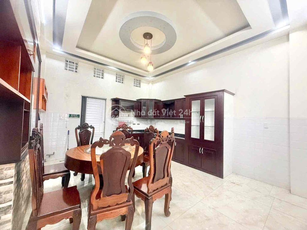 Nhà mới 2 lầu 4pn full nội thất KDC Hưng pHú1