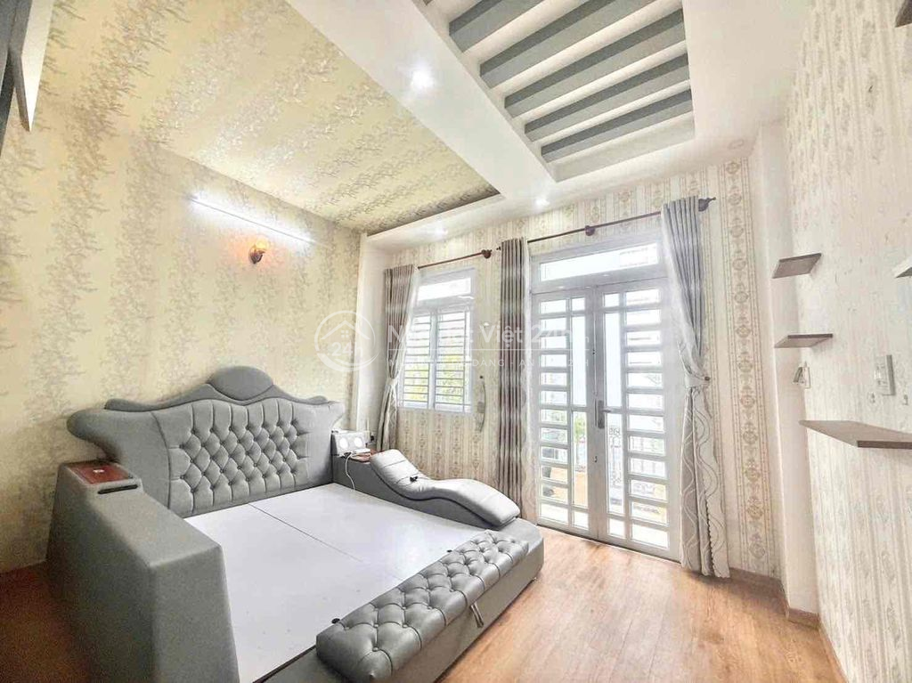 Nhà mới 2 lầu 4pn full nội thất KDC Hưng pHú1