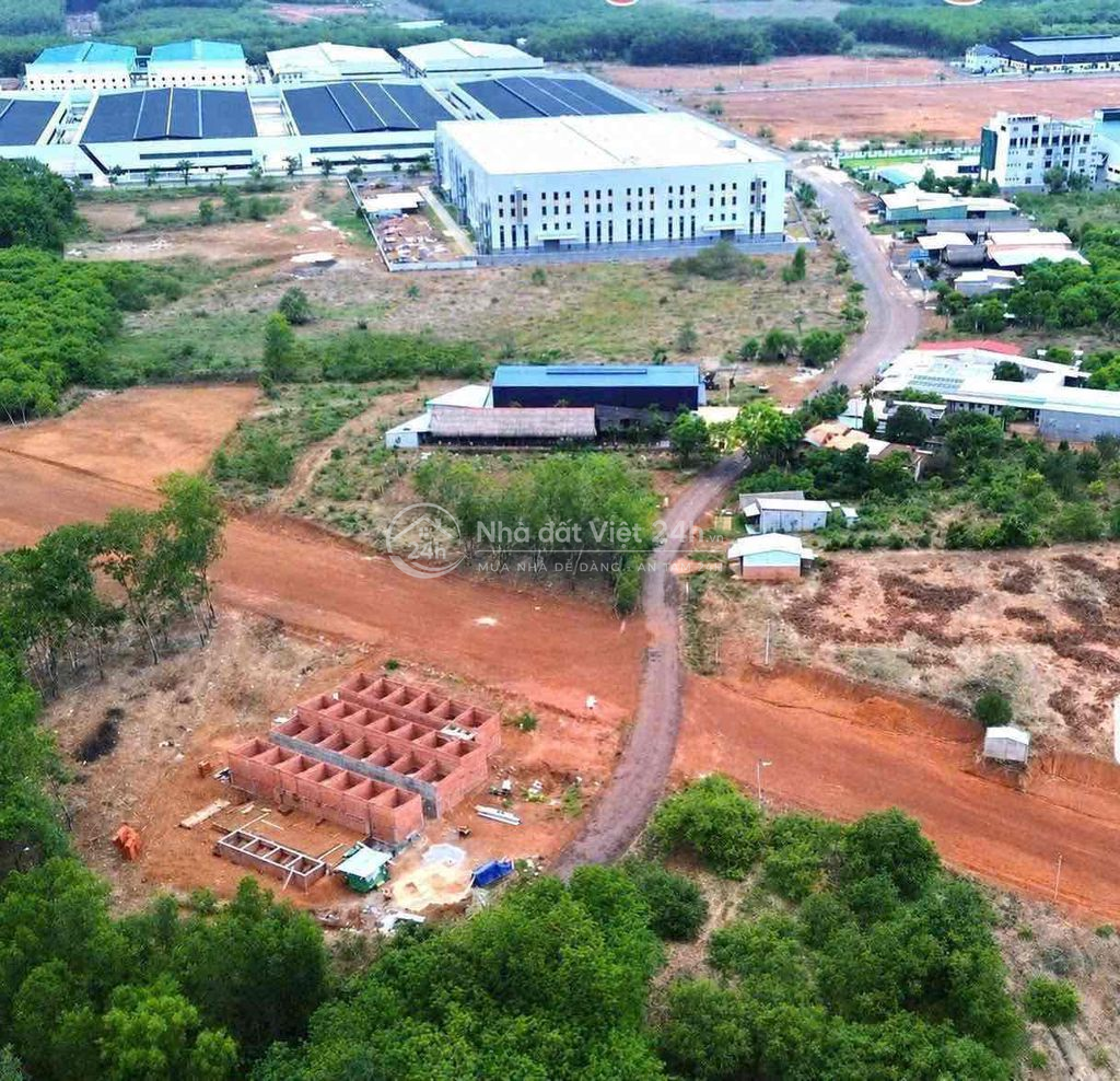 em cần bán đất mặt tiền đường xuyên tâm 32m DH