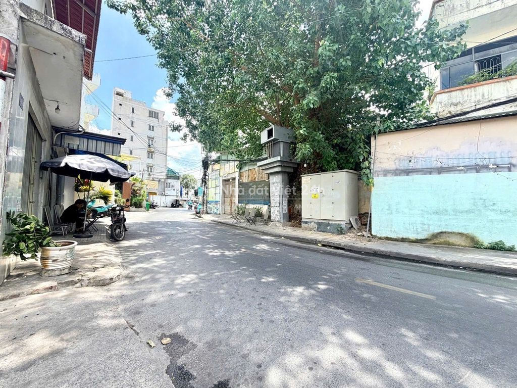 Bán gấp nhà hxh thông Phan Văn Trị, gần vincom, dt 102m2