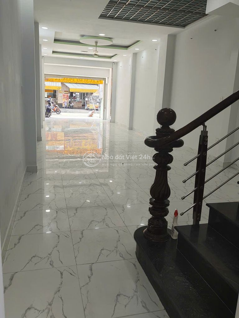BÁN NHÀ MẶT TIỀN ĐƯỜNG LỘ TẺ ( Trục chính Lộ Tẻ- đối diện cổng chợ)