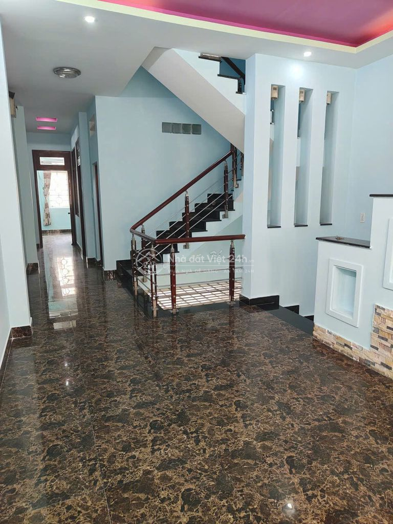 BÁN NHÀ MẶT TIỀN ĐƯỜNG LỘ TẺ ( Trục chính Lộ Tẻ- đối diện cổng chợ)