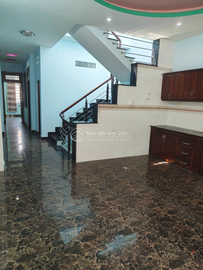 BÁN NHÀ MẶT TIỀN ĐƯỜNG LỘ TẺ ( Trục chính Lộ Tẻ- đối diện cổng chợ)