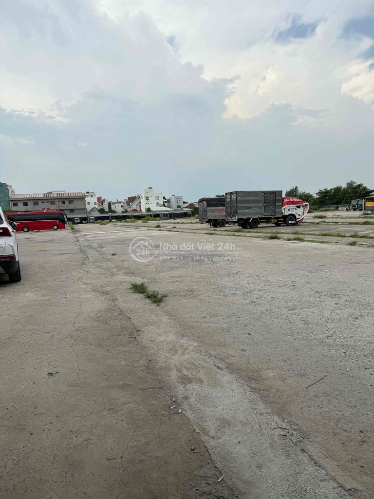 cho thuê 2-3000m2 đất trống 2 MT view sông . giá chỉ 40k/m2