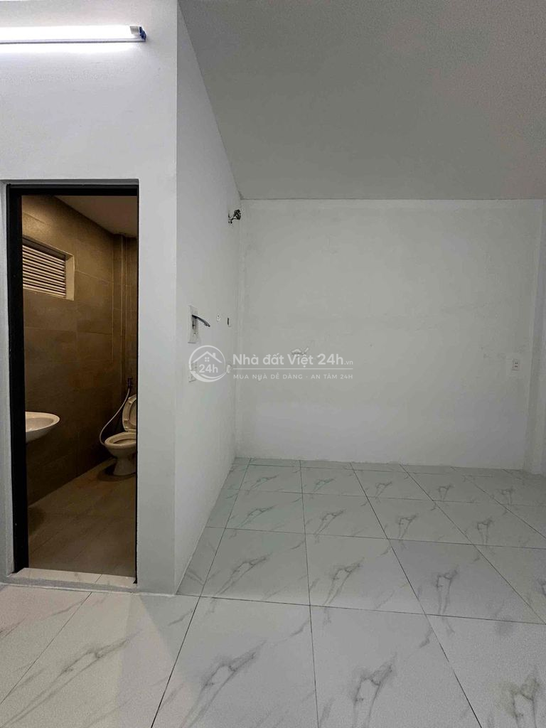 Cho thuê phòng có máy lạnh, sạch, yên tĩnh gần trường Long Bình Tân