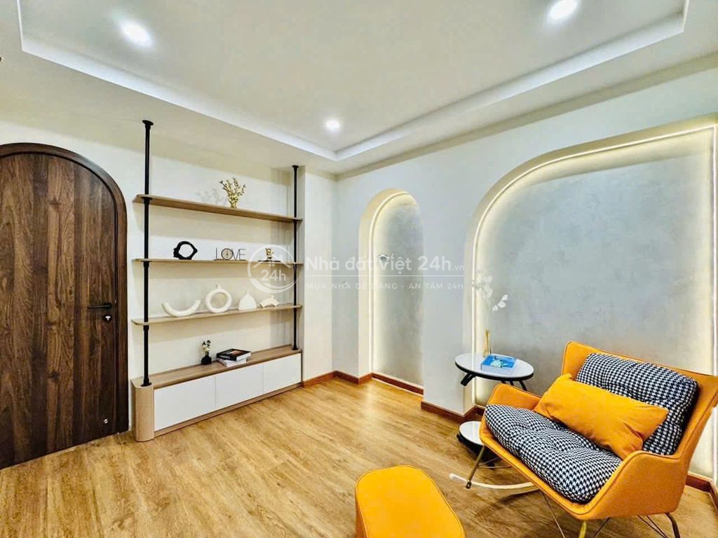 Nhà mới ở ngay Nguyễn Chí Thanh, 36m2, 4 tầng đúc, 3PN ,gần BV Chợ Rẫy