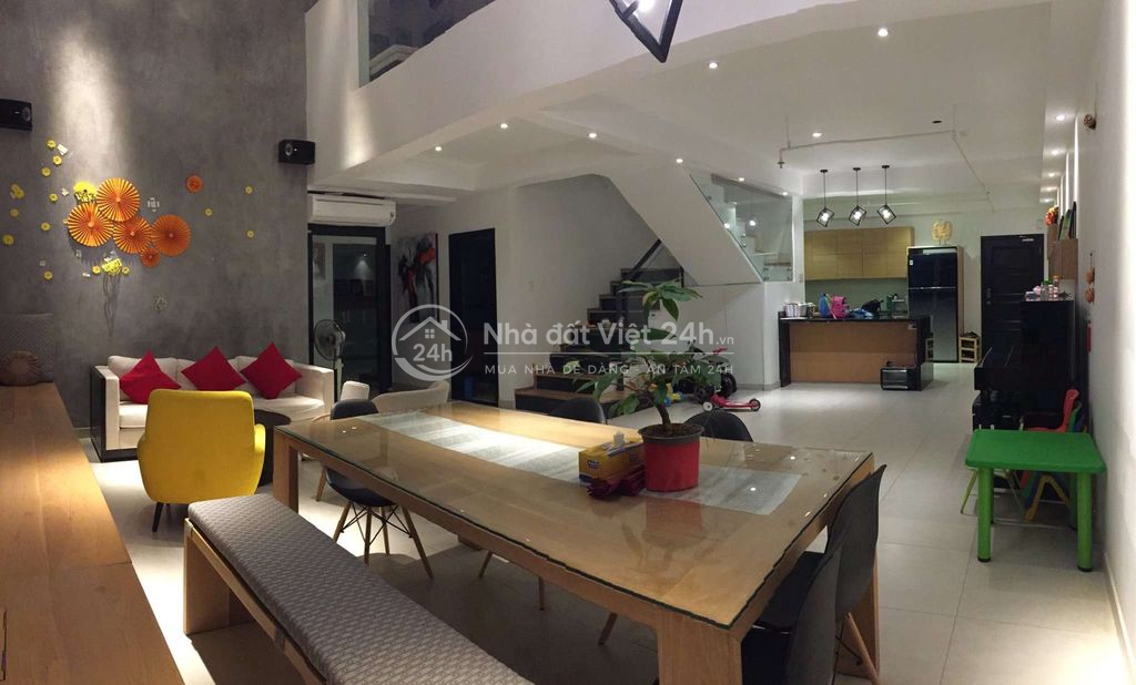 Bán Penthouse căn góc 387m2 Cc Giai Việt lô B1