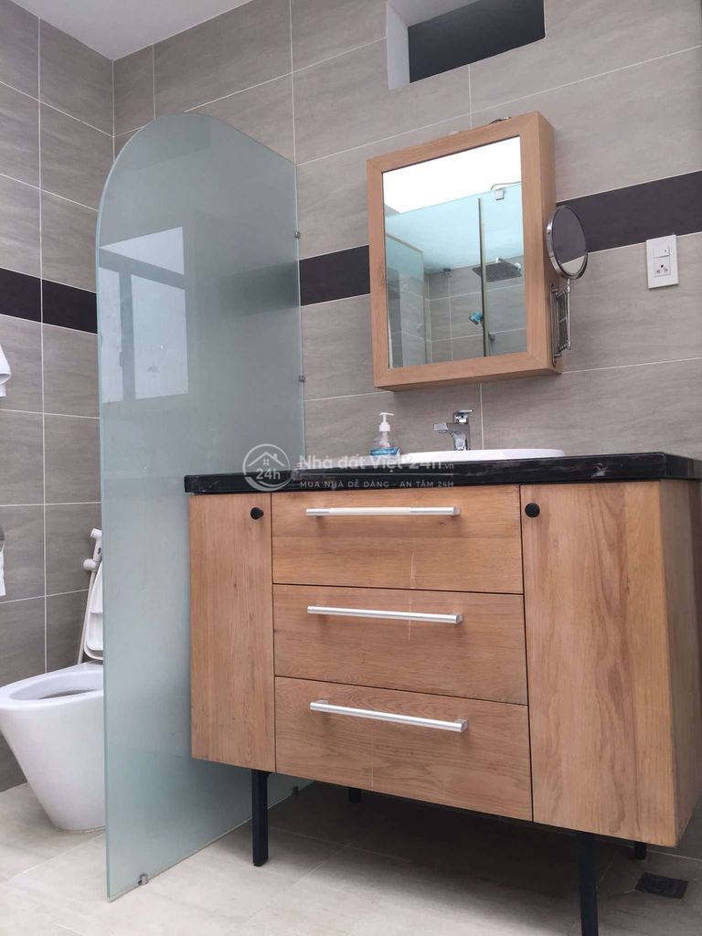 Bán Penthouse căn góc 387m2 Cc Giai Việt lô B1