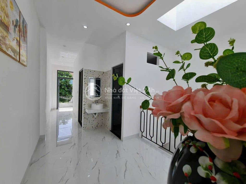 Cho thuê nhà 2 tầng Kiệt ô tô Tô Hiệu, full nội thất