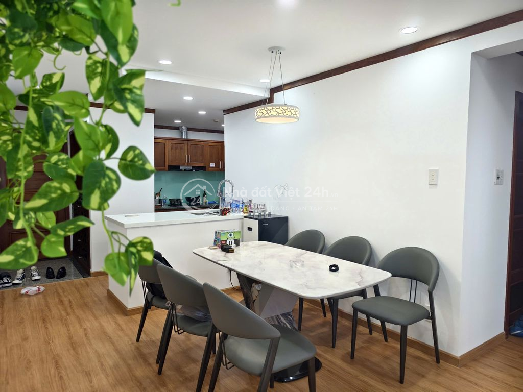 Bán căn hộ HAGL - 2PN - tầng trung - view hồ - giá tốt