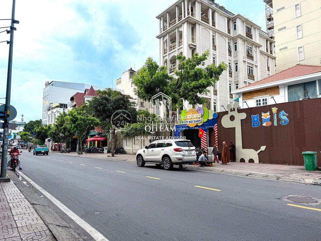 Biệt Thự MT Ngang 9m- DTSD 300m2 - Nguyễn Thông,Quận 3