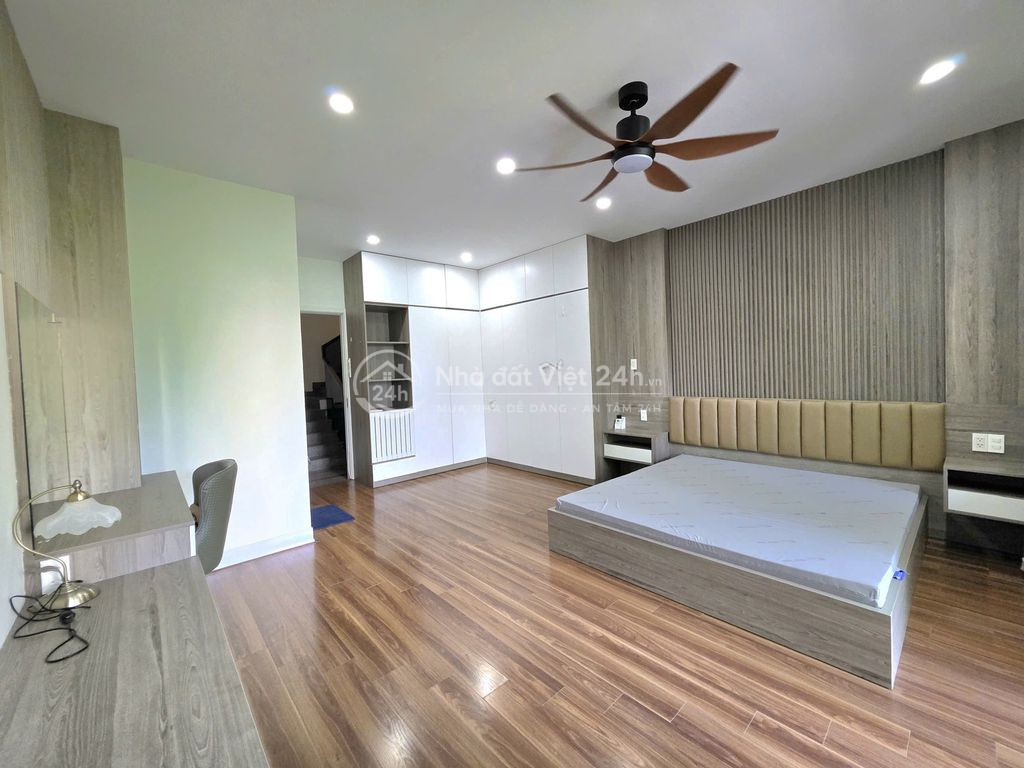 Cho thuê nhà đẹp full nội thất 4 tầng có thang máy đường Tiểu La
